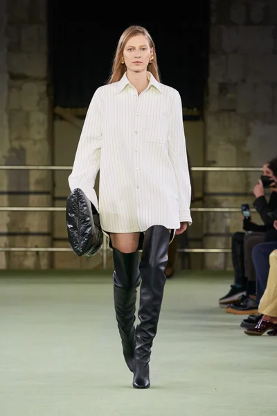 Look 32